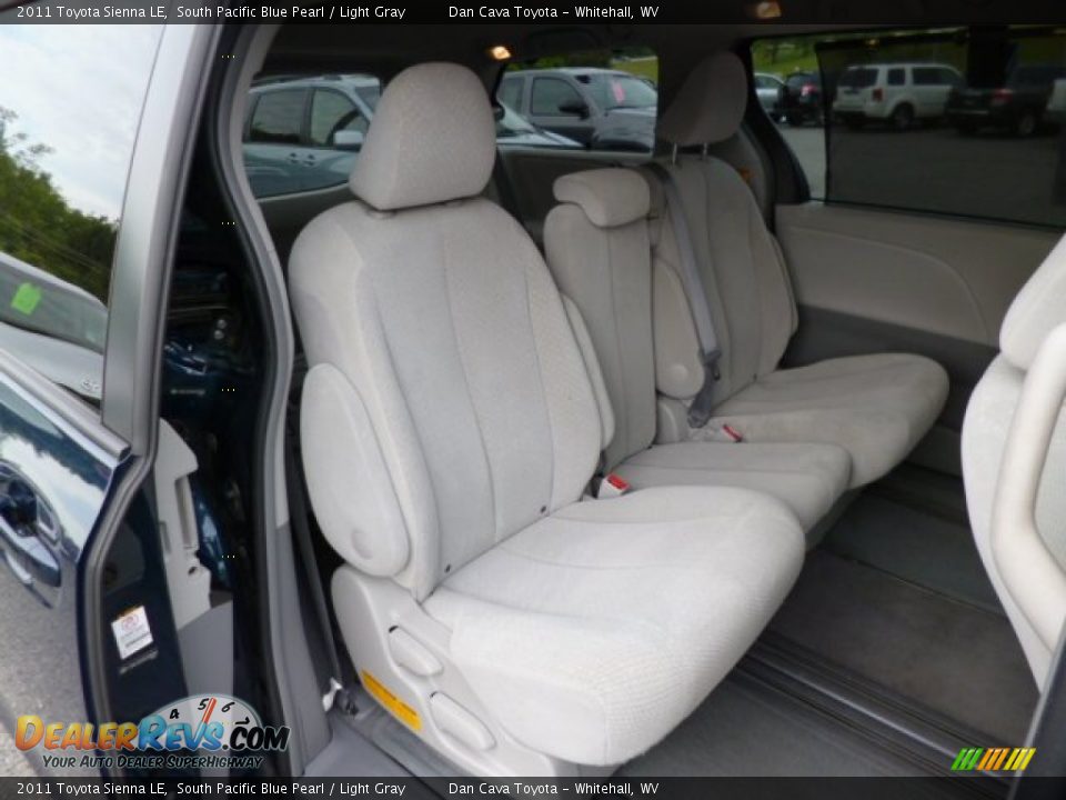 2011 Toyota Sienna LE South Pacific Blue Pearl / Light Gray Photo #9