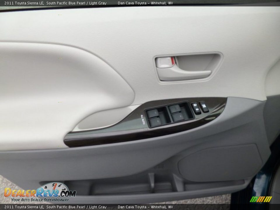 2011 Toyota Sienna LE South Pacific Blue Pearl / Light Gray Photo #12