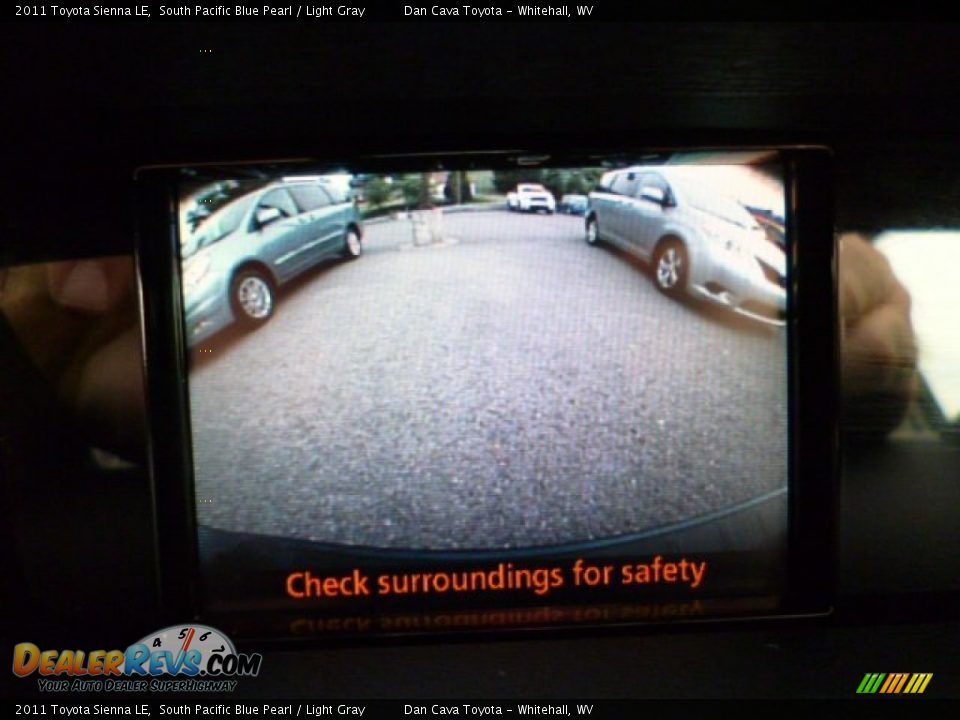2011 Toyota Sienna LE South Pacific Blue Pearl / Light Gray Photo #14