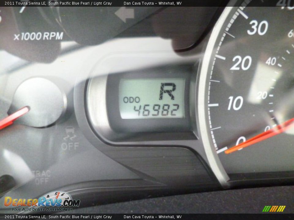 2011 Toyota Sienna LE South Pacific Blue Pearl / Light Gray Photo #15