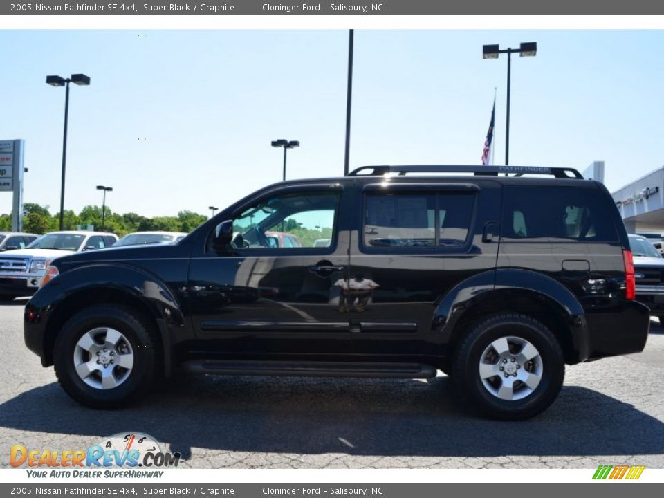 2005 Nissan Pathfinder SE 4x4 Super Black / Graphite Photo #5