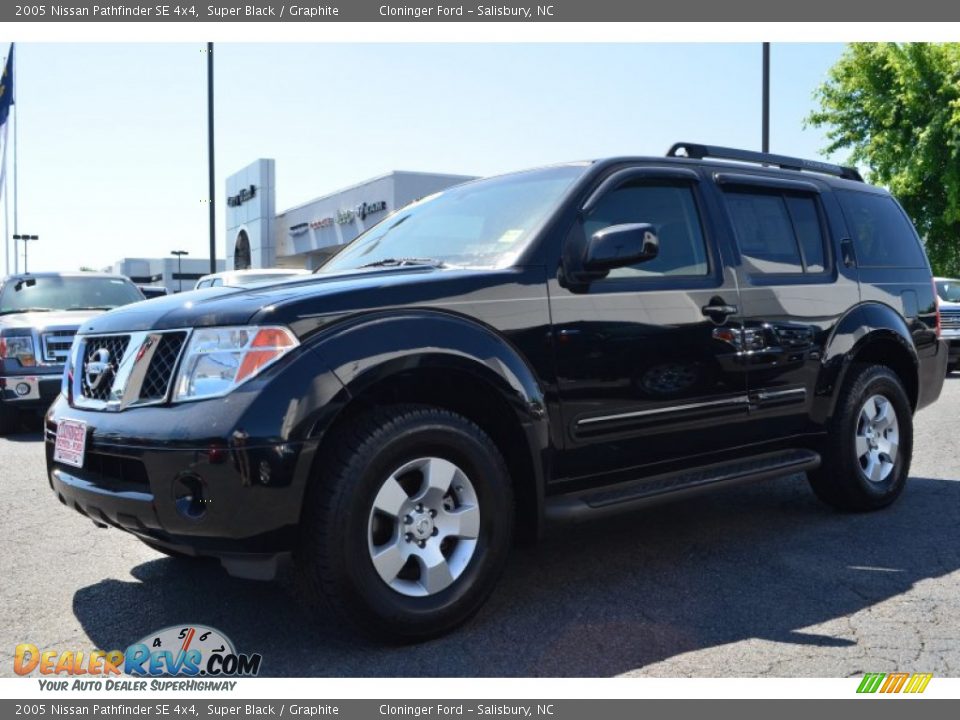 2005 Nissan Pathfinder SE 4x4 Super Black / Graphite Photo #6