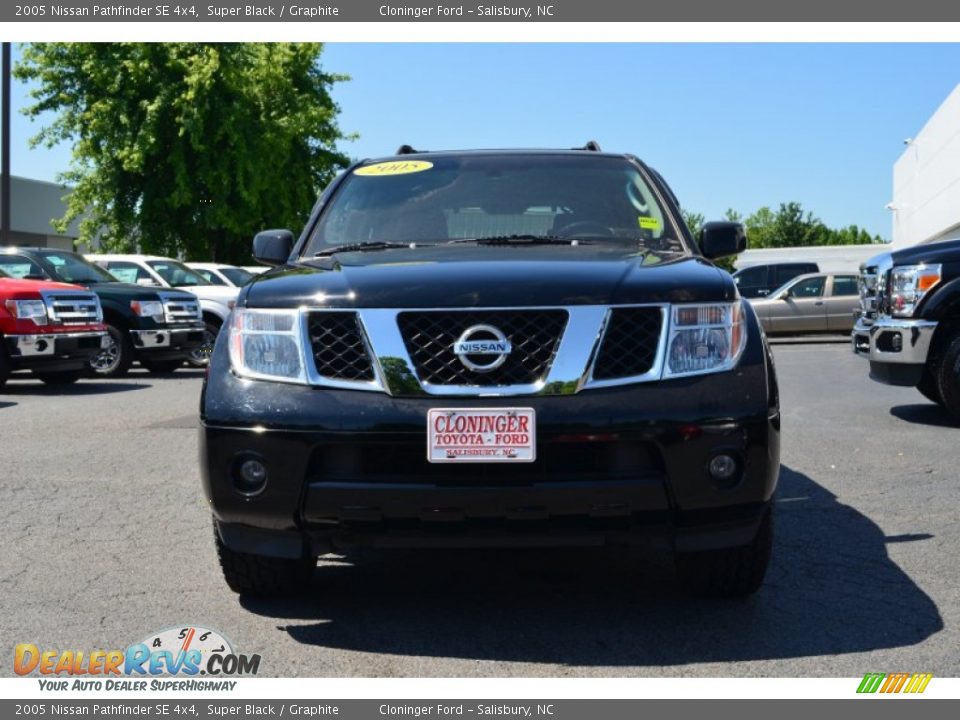 2005 Nissan Pathfinder SE 4x4 Super Black / Graphite Photo #7