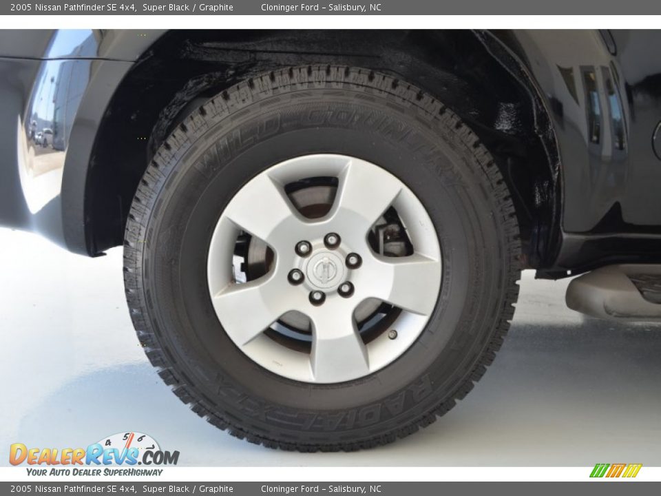 2005 Nissan Pathfinder SE 4x4 Super Black / Graphite Photo #18
