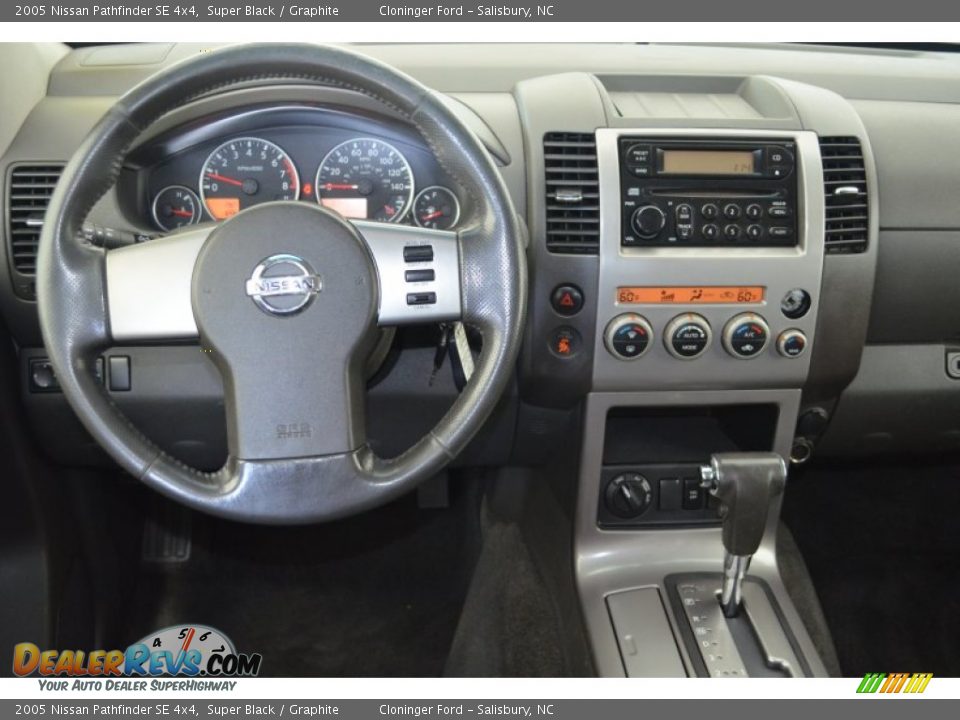 2005 Nissan Pathfinder SE 4x4 Super Black / Graphite Photo #20
