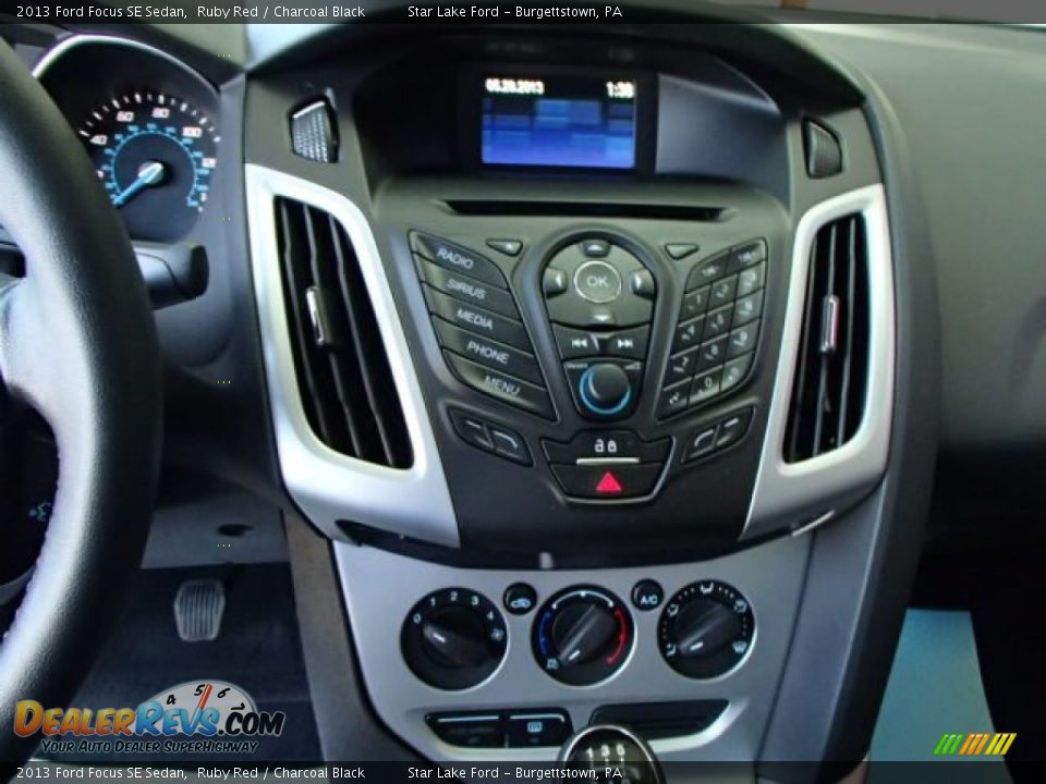 2013 Ford Focus SE Sedan Ruby Red / Charcoal Black Photo #17