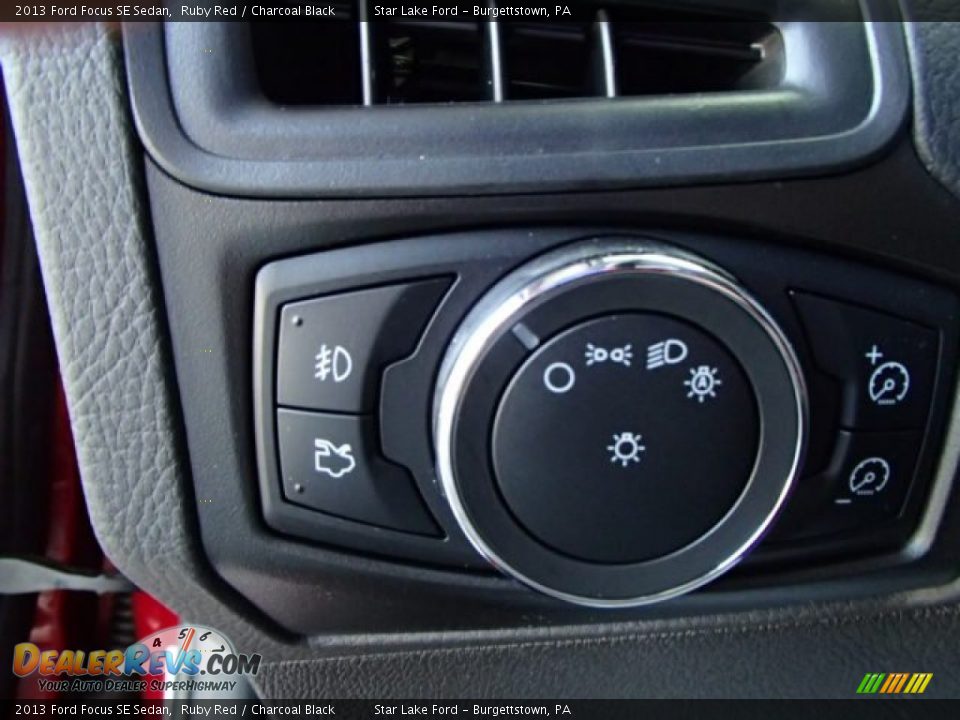 2013 Ford Focus SE Sedan Ruby Red / Charcoal Black Photo #23