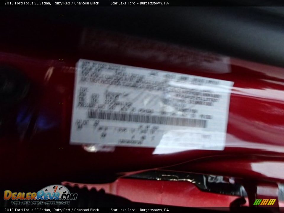 2013 Ford Focus SE Sedan Ruby Red / Charcoal Black Photo #25