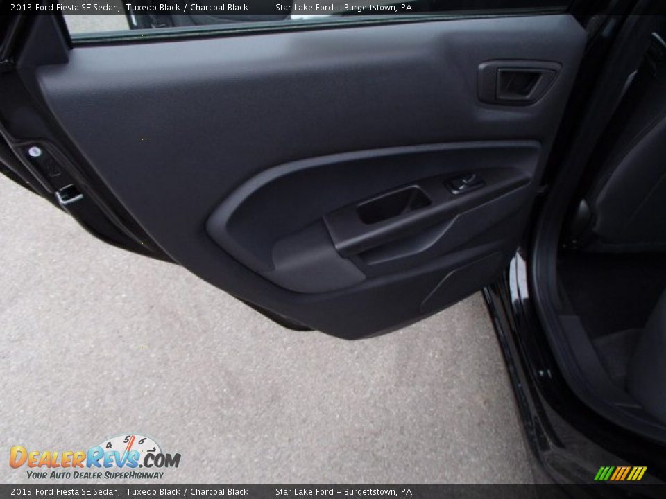 2013 Ford Fiesta SE Sedan Tuxedo Black / Charcoal Black Photo #14