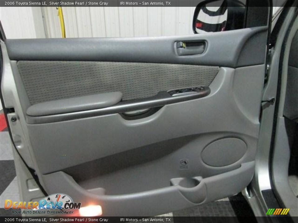 2006 Toyota Sienna LE Silver Shadow Pearl / Stone Gray Photo #9