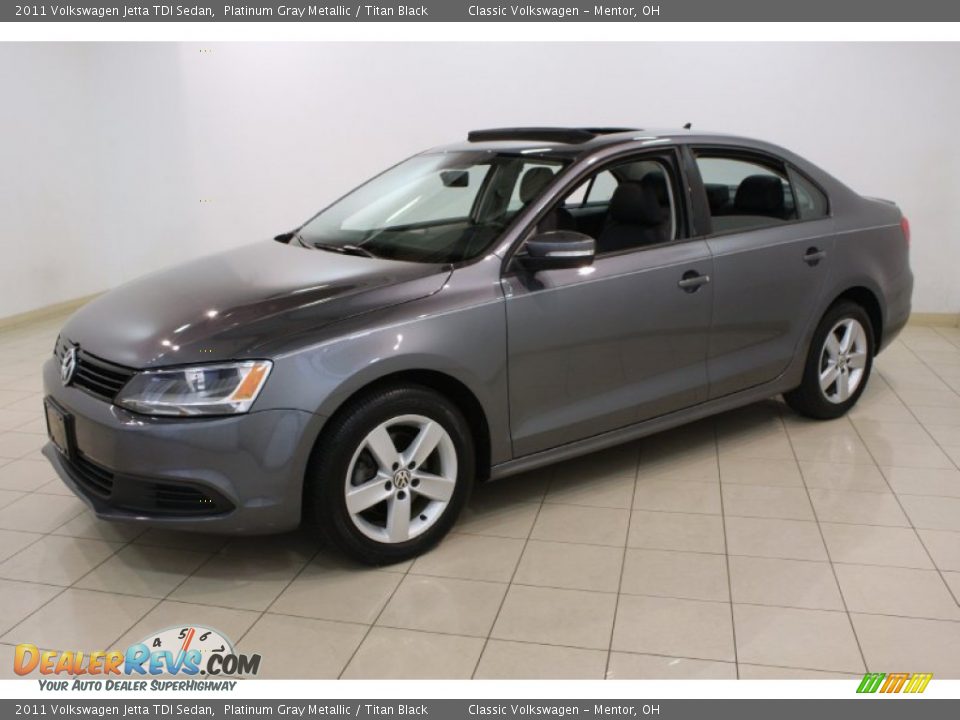 Front 3/4 View of 2011 Volkswagen Jetta TDI Sedan Photo #3