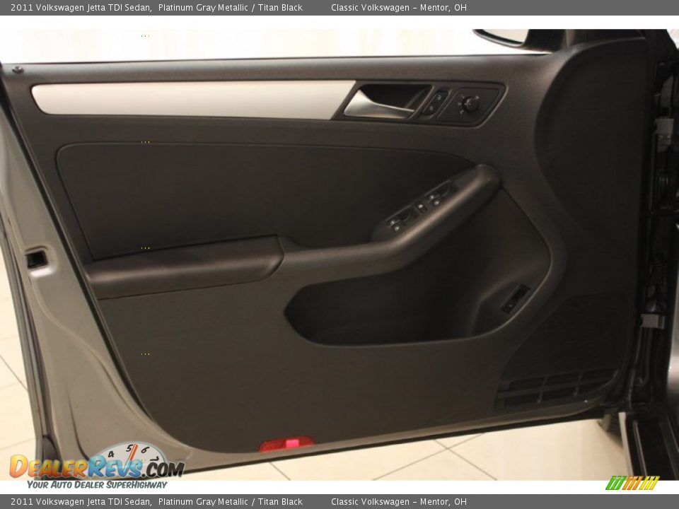 2011 Volkswagen Jetta TDI Sedan Platinum Gray Metallic / Titan Black Photo #4