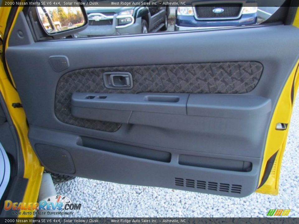 2000 Nissan Xterra SE V6 4x4 Solar Yellow / Dusk Photo #15
