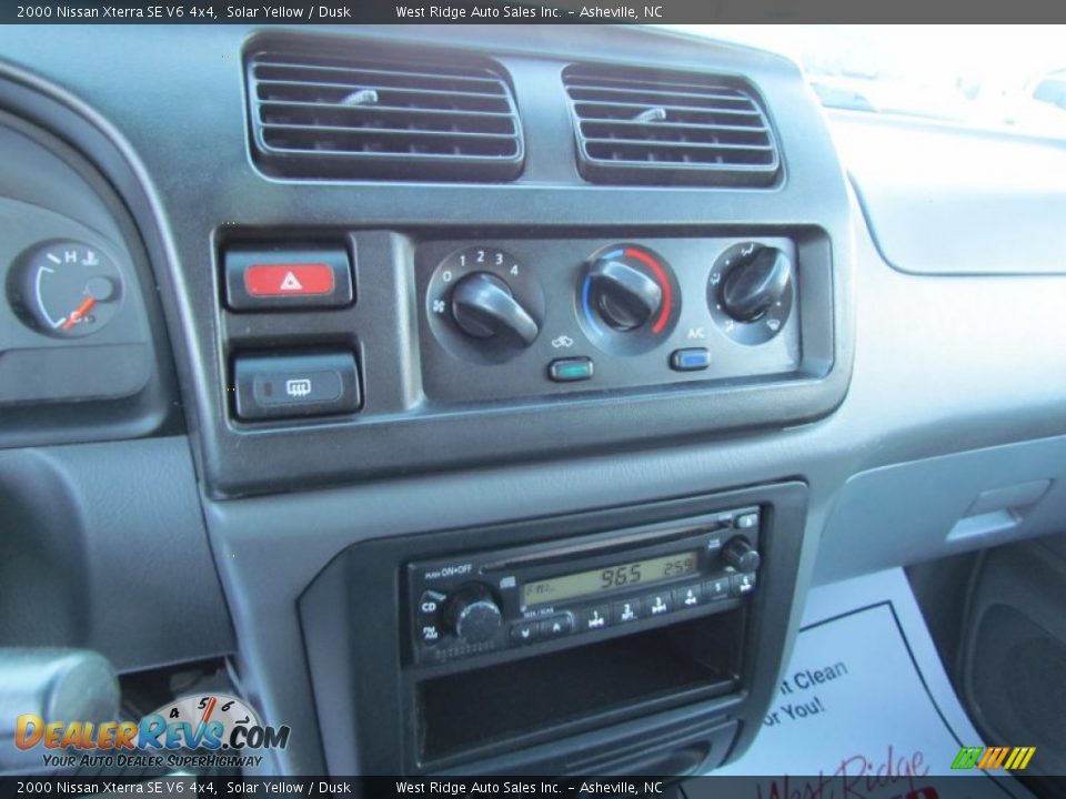 2000 Nissan Xterra SE V6 4x4 Solar Yellow / Dusk Photo #26