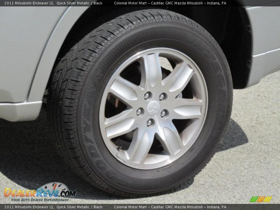 2011 Mitsubishi Endeavor LS Quick Silver Metallic / Black Photo #3