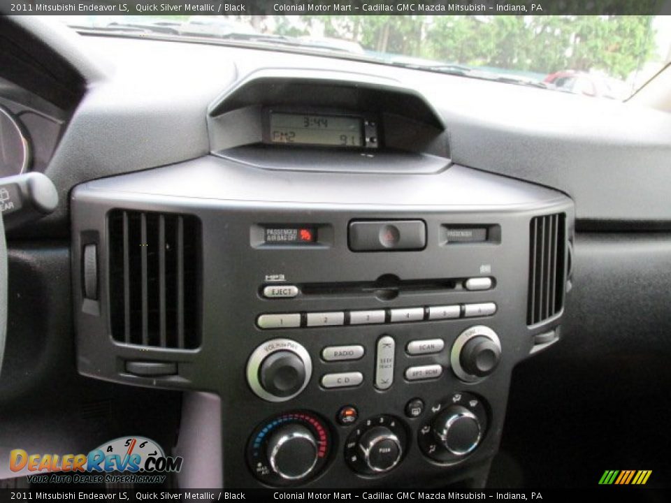 2011 Mitsubishi Endeavor LS Quick Silver Metallic / Black Photo #12