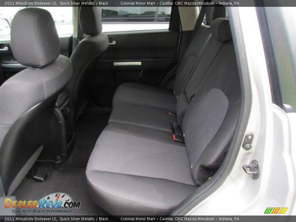 2011 Mitsubishi Endeavor LS Quick Silver Metallic / Black Photo #17
