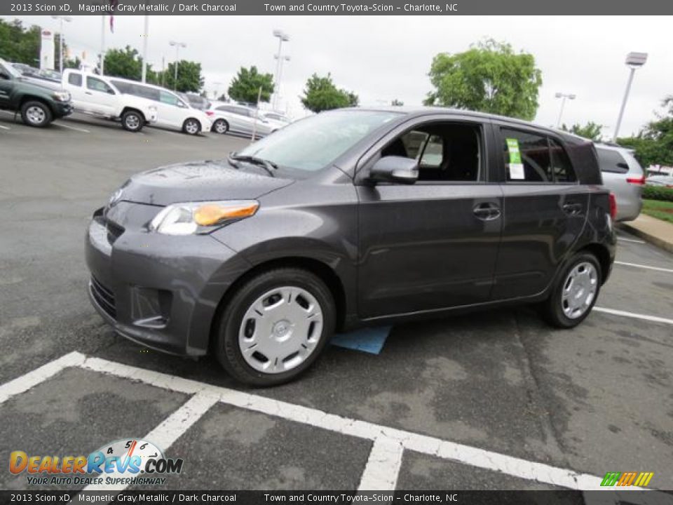 Front 3/4 View of 2013 Scion xD  Photo #3