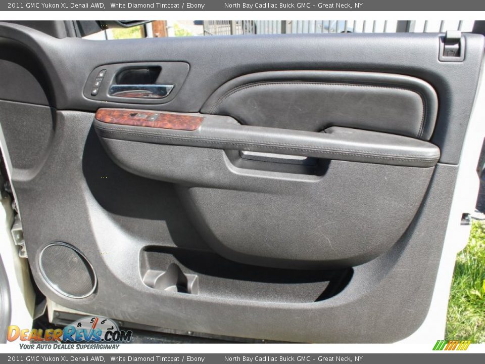2011 GMC Yukon XL Denali AWD White Diamond Tintcoat / Ebony Photo #9