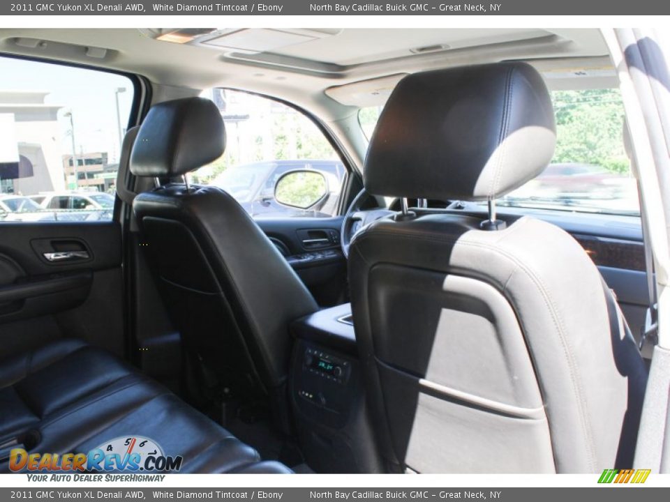 2011 GMC Yukon XL Denali AWD White Diamond Tintcoat / Ebony Photo #14