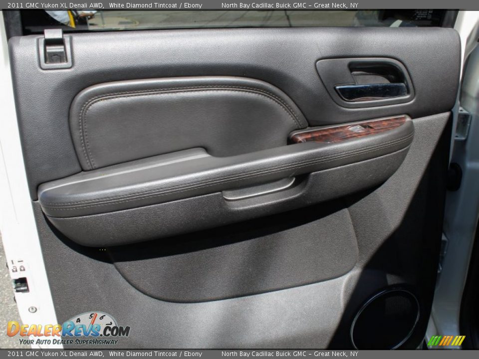 2011 GMC Yukon XL Denali AWD White Diamond Tintcoat / Ebony Photo #16