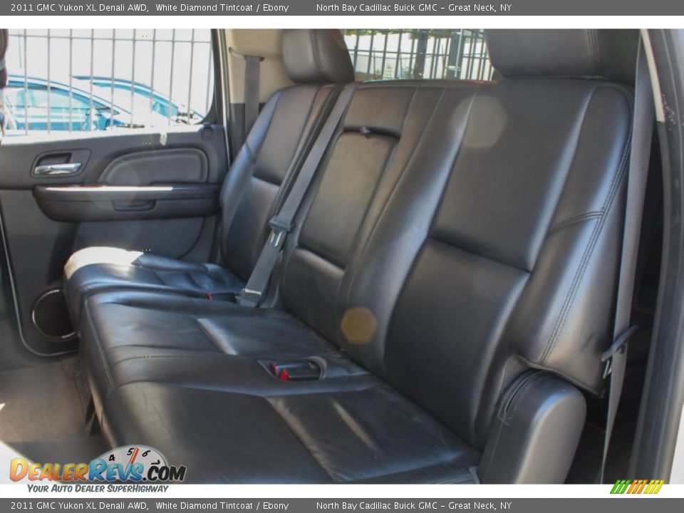 2011 GMC Yukon XL Denali AWD White Diamond Tintcoat / Ebony Photo #17