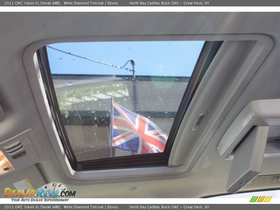 2011 GMC Yukon XL Denali AWD White Diamond Tintcoat / Ebony Photo #24
