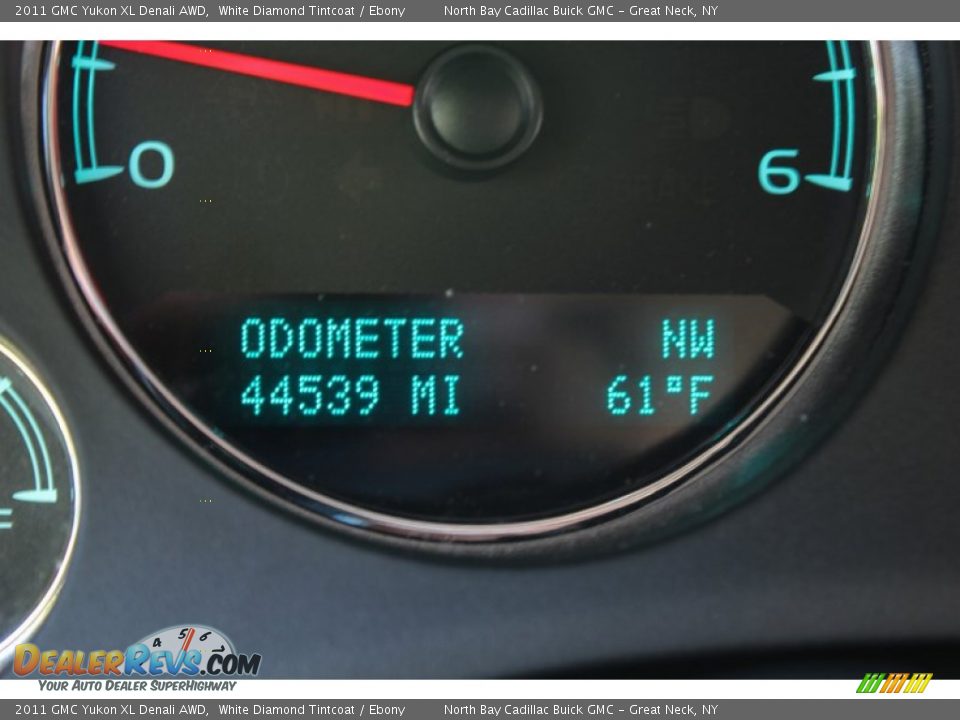 2011 GMC Yukon XL Denali AWD White Diamond Tintcoat / Ebony Photo #29