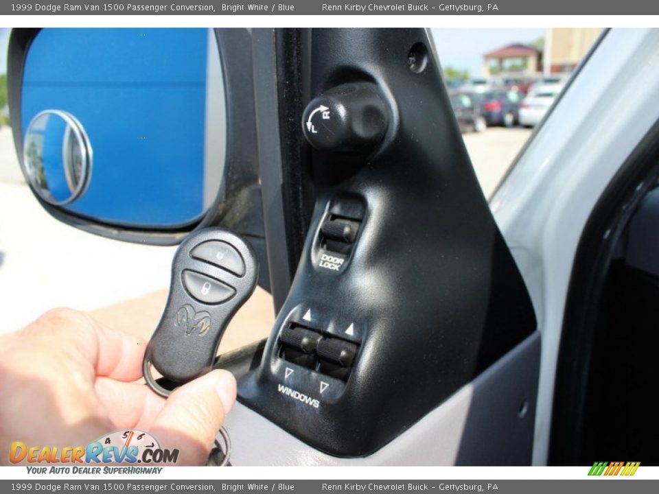 Controls of 1999 Dodge Ram Van 1500 Passenger Conversion Photo #5