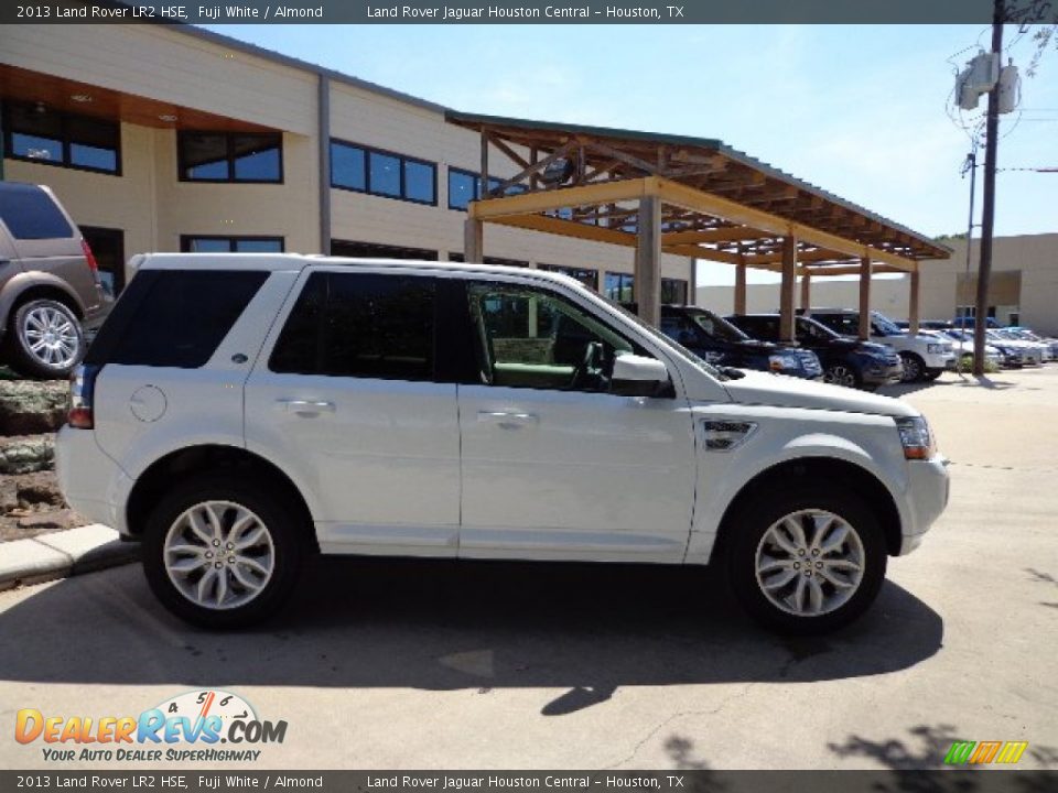 2013 Land Rover LR2 HSE Fuji White / Almond Photo #12