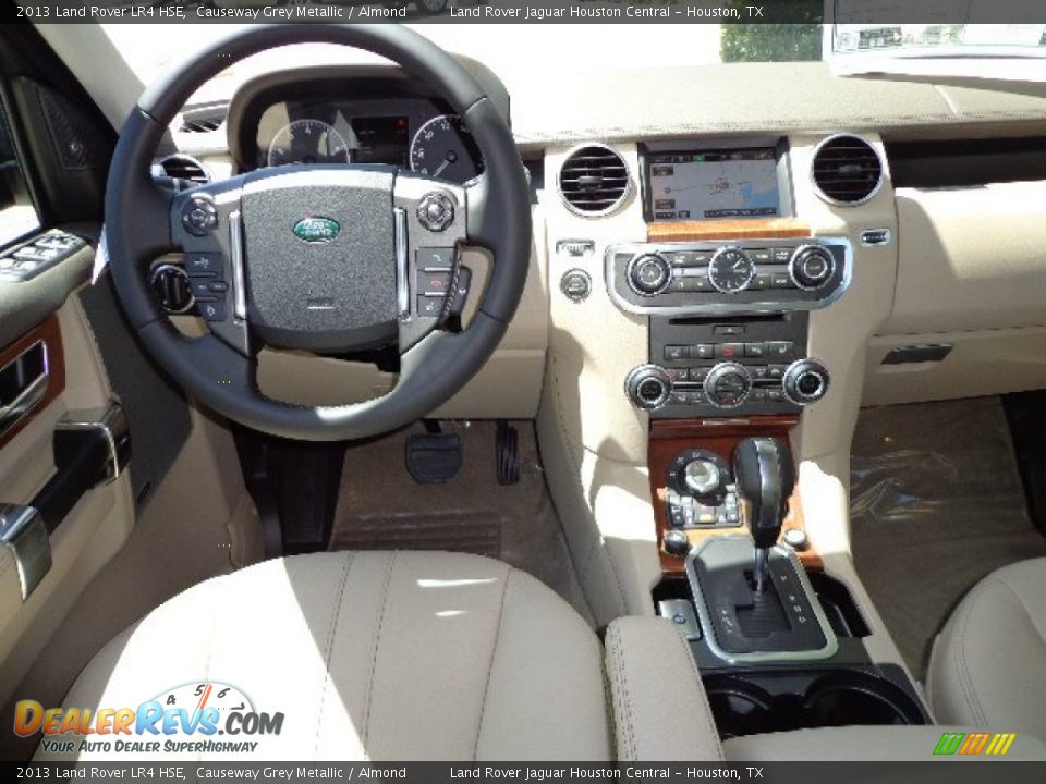 Dashboard of 2013 Land Rover LR4 HSE Photo #3