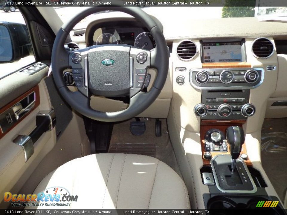 Dashboard of 2013 Land Rover LR4 HSE Photo #13