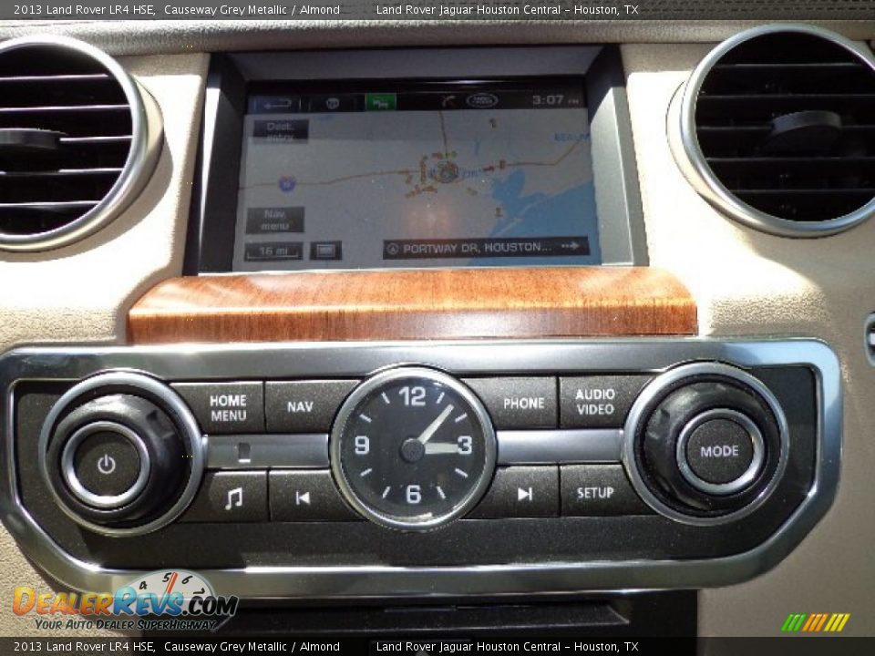 Controls of 2013 Land Rover LR4 HSE Photo #15