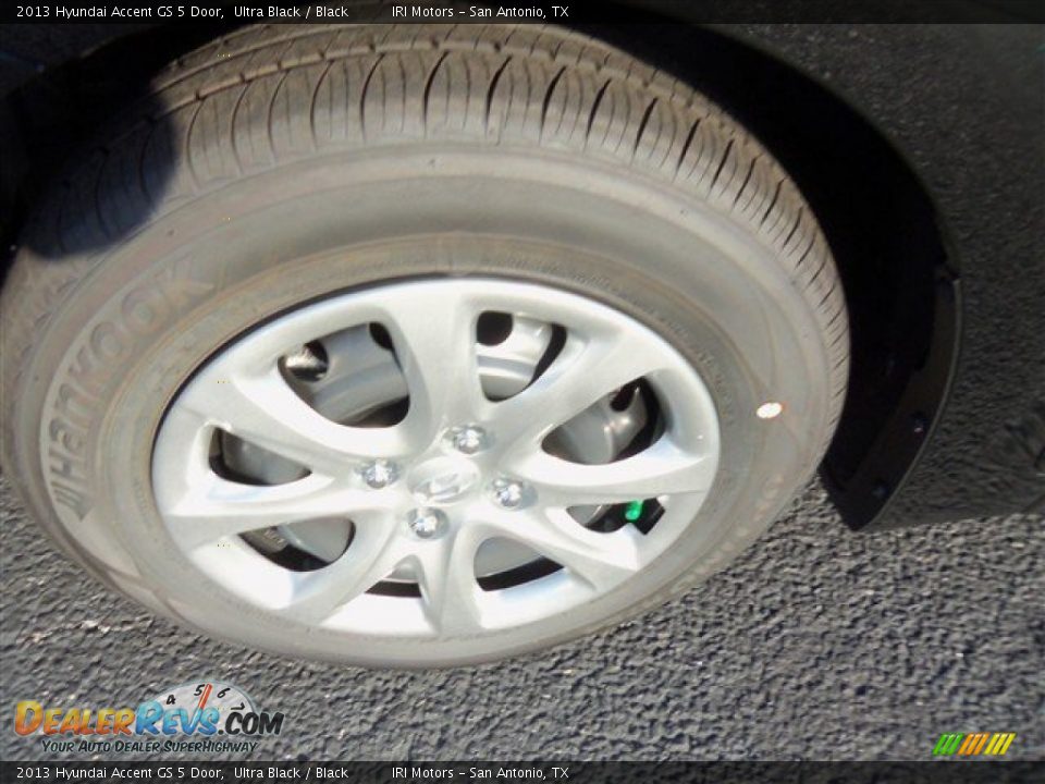 2013 Hyundai Accent GS 5 Door Ultra Black / Black Photo #3