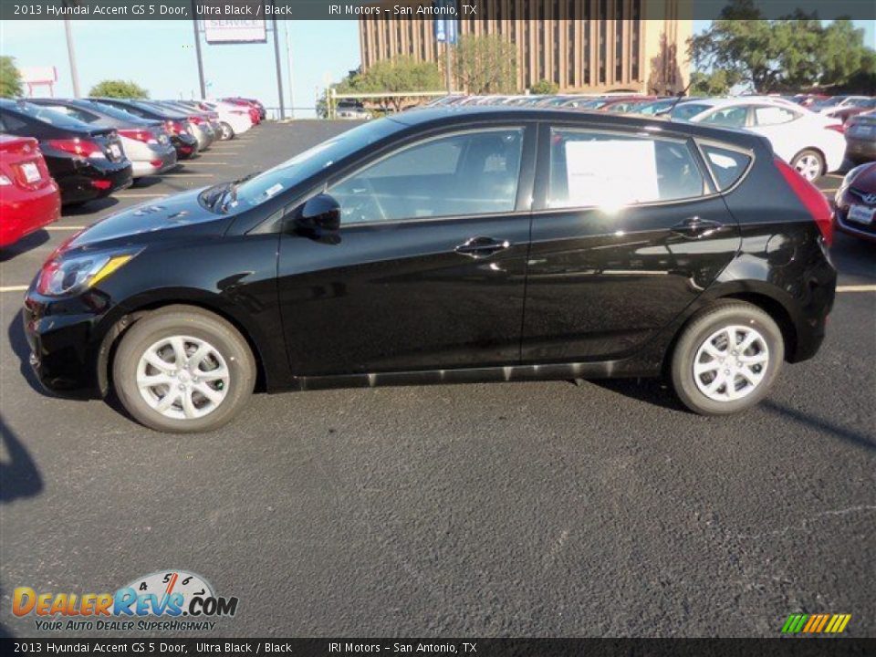 2013 Hyundai Accent GS 5 Door Ultra Black / Black Photo #4