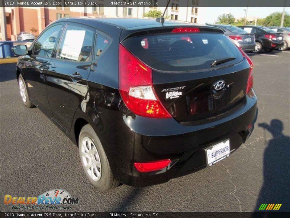 2013 Hyundai Accent GS 5 Door Ultra Black / Black Photo #5