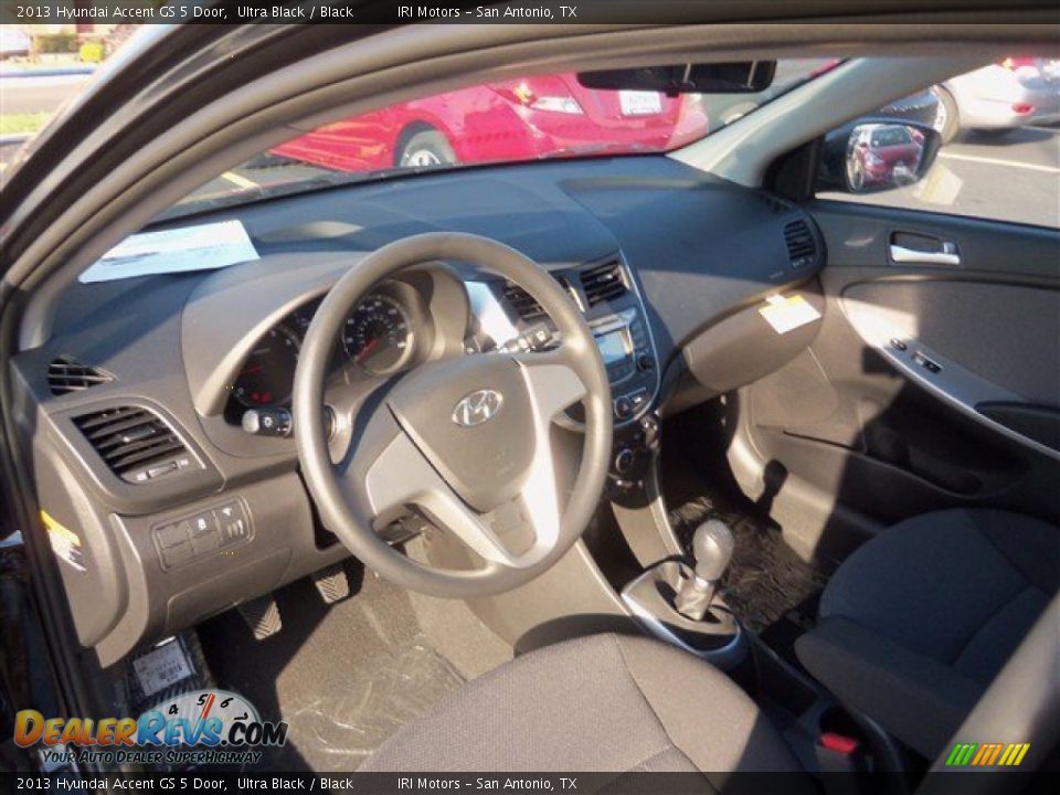 2013 Hyundai Accent GS 5 Door Ultra Black / Black Photo #7