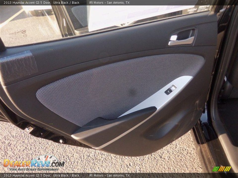 2013 Hyundai Accent GS 5 Door Ultra Black / Black Photo #9