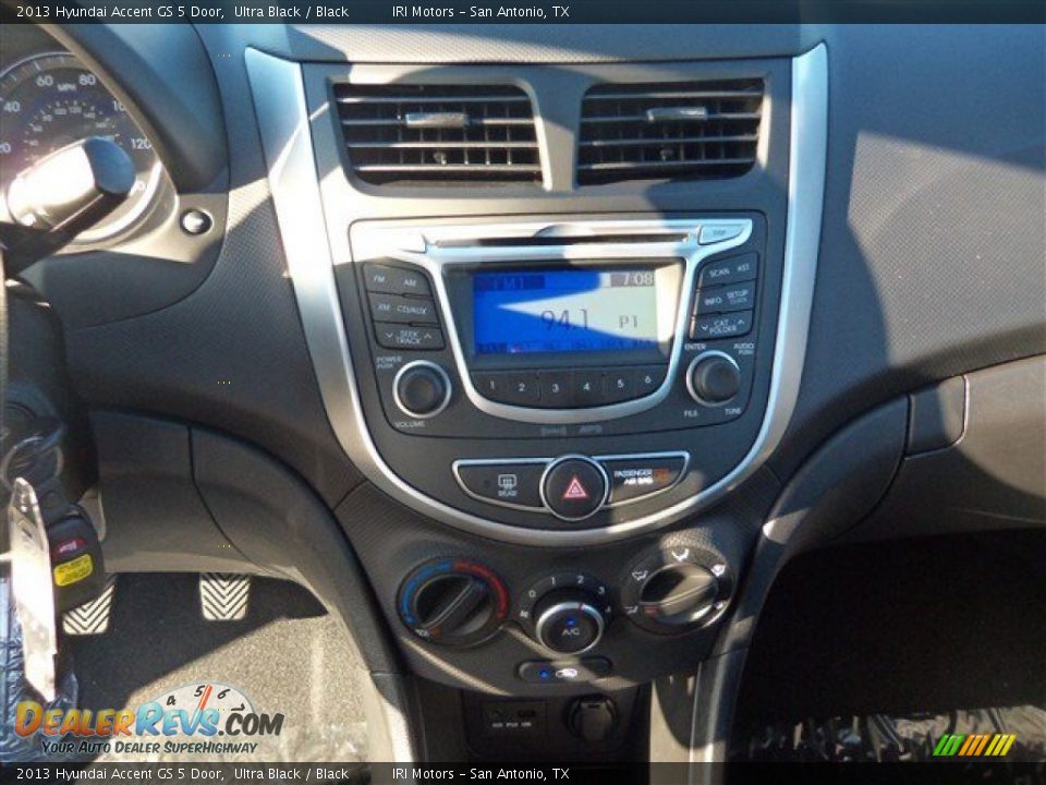 2013 Hyundai Accent GS 5 Door Ultra Black / Black Photo #12