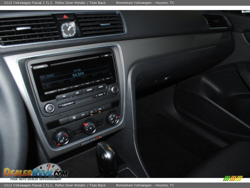 2013 Volkswagen Passat 2.5L S Reflex Silver Metallic / Titan Black Photo #16