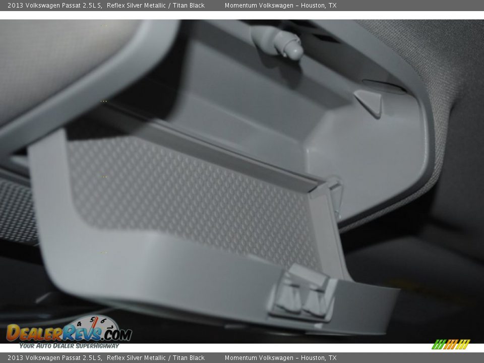 2013 Volkswagen Passat 2.5L S Reflex Silver Metallic / Titan Black Photo #18