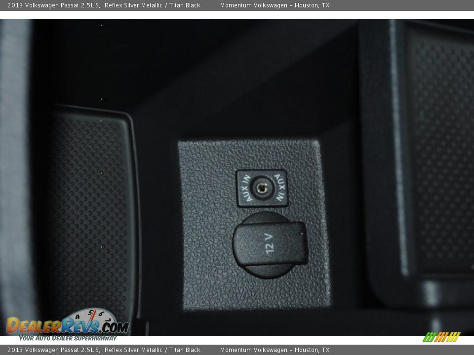 2013 Volkswagen Passat 2.5L S Reflex Silver Metallic / Titan Black Photo #28