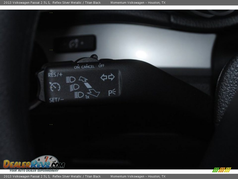 2013 Volkswagen Passat 2.5L S Reflex Silver Metallic / Titan Black Photo #31