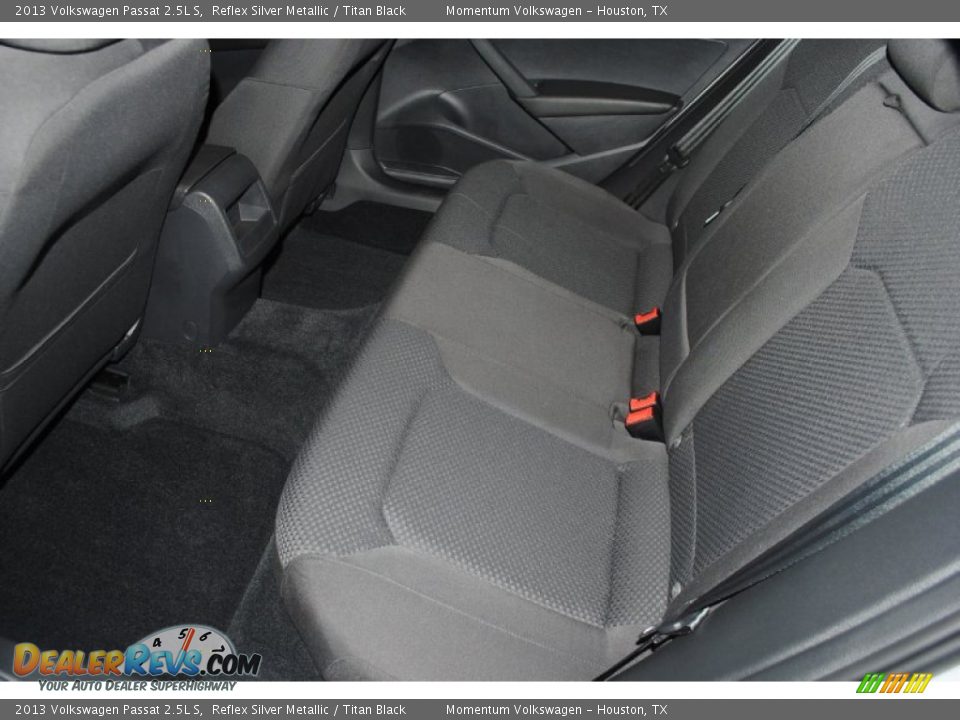 2013 Volkswagen Passat 2.5L S Reflex Silver Metallic / Titan Black Photo #33