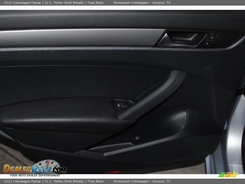 2013 Volkswagen Passat 2.5L S Reflex Silver Metallic / Titan Black Photo #34