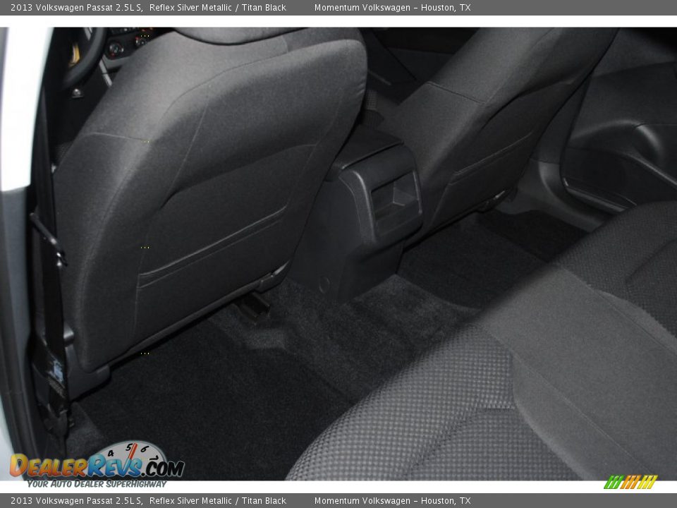 2013 Volkswagen Passat 2.5L S Reflex Silver Metallic / Titan Black Photo #35