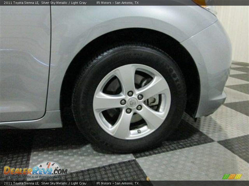 2011 Toyota Sienna LE Silver Sky Metallic / Light Gray Photo #8