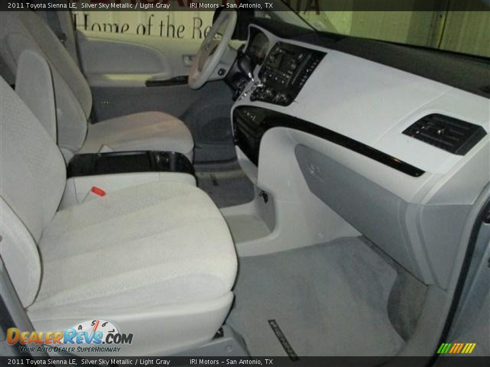 2011 Toyota Sienna LE Silver Sky Metallic / Light Gray Photo #17