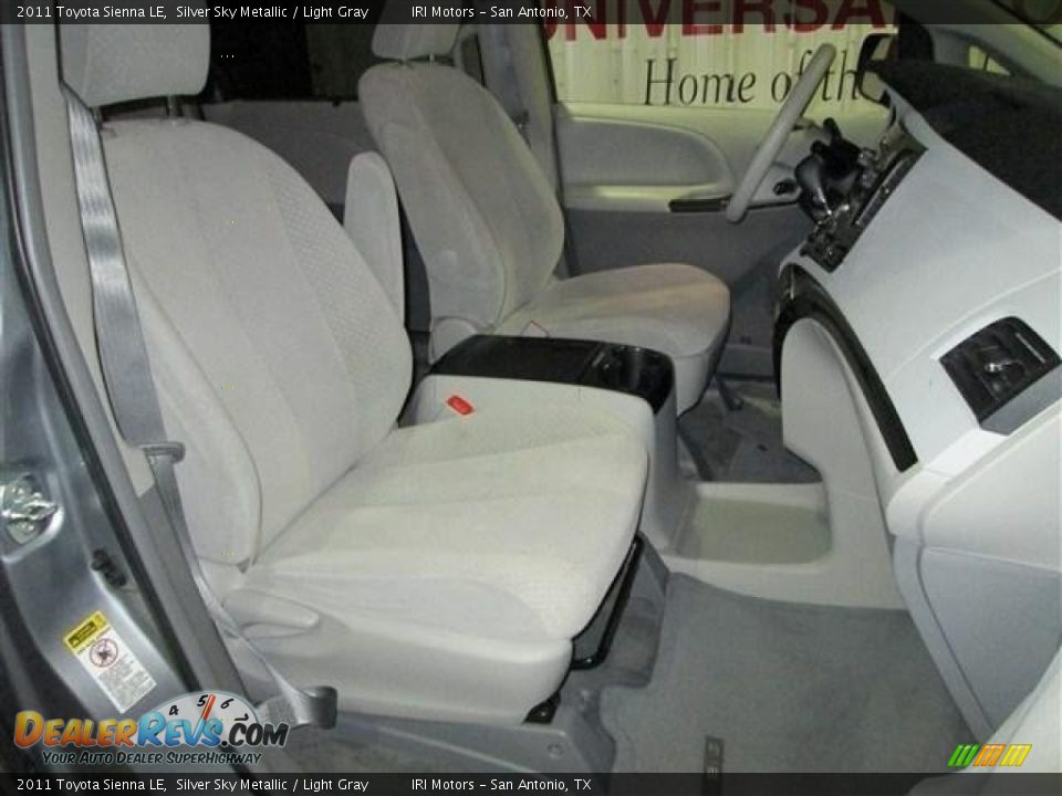 2011 Toyota Sienna LE Silver Sky Metallic / Light Gray Photo #18