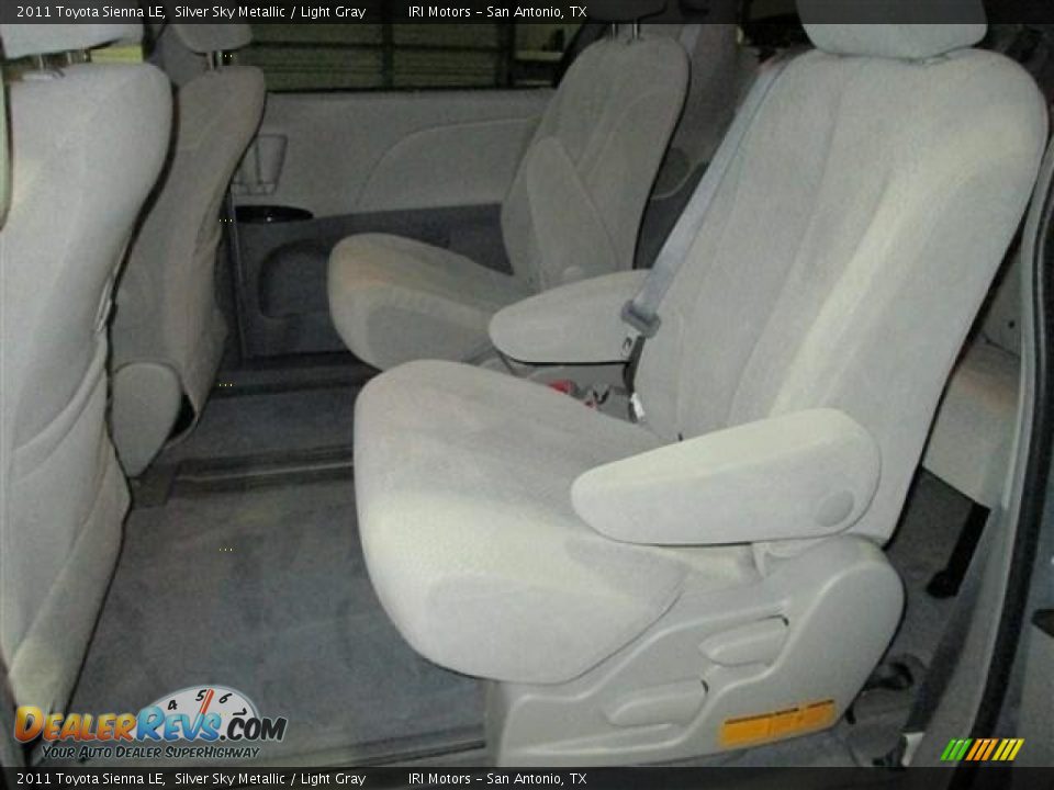 2011 Toyota Sienna LE Silver Sky Metallic / Light Gray Photo #20